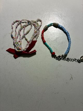 Set di bracciali e collane varie