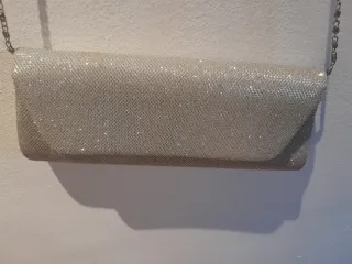 Bolso de fiesta plateado con cadena