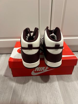 Nike Dunk High Burdeos