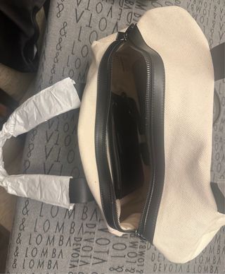 Bolso de viaje Zara beige y negro