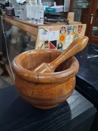 Mortero de madera antiguo