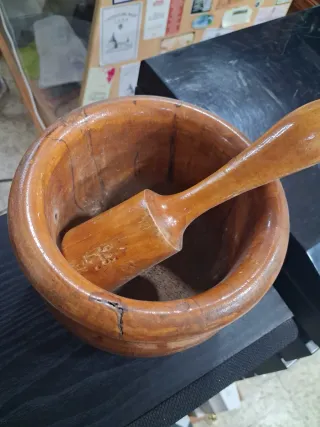 Mortero de madera antiguo
