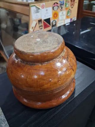 Mortero de madera antiguo