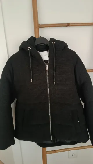 Casaco preto Lumina com capuz