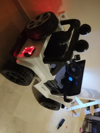 Auto elettrica per bambini poco usata