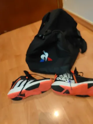 Zapatillas Adidas Negras y Naranjas