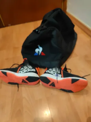 Zapatillas Adidas Negras y Naranjas