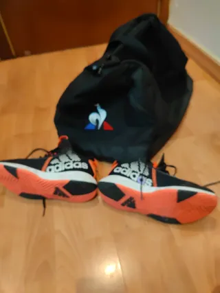 Zapatillas Adidas Negras y Naranjas