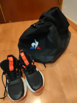 Zapatillas Adidas Negras y Naranjas