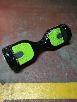 Hoverboard Negro con Detalles Verdes con silla