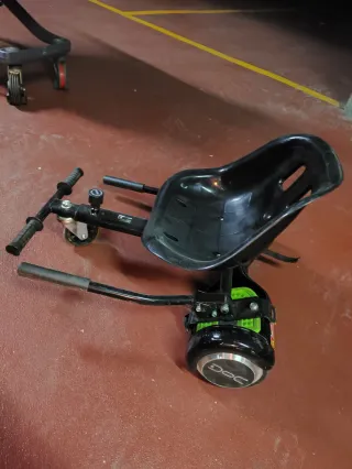 Hoverboard Negro con Detalles Verdes con silla