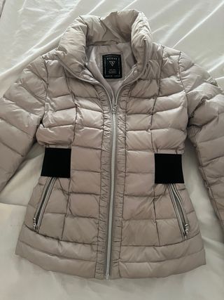 Abrigo plumífero Guess talla S