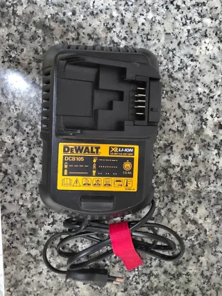 Cargador Baterías Dewalt DCB105