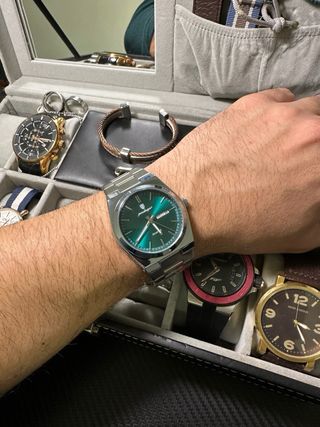 Reloj Poedagar Esfera Verde y Correa Plateada