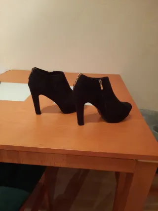 Botines negros de tacón