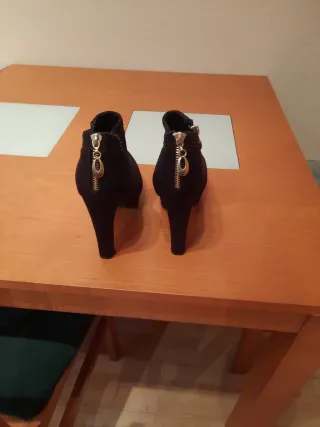 Botines negros de tacón