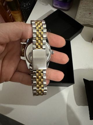 Reloj bicolor dorado y plateado