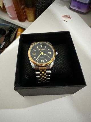 Reloj bicolor dorado y plateado