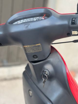 Moto Honda Vision 74cc Roja