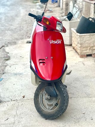 Moto Honda Vision 74cc Roja