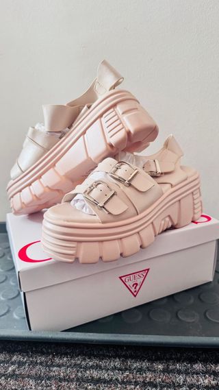 Sandália plataforma creme