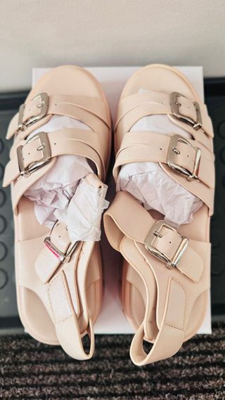 Sandália plataforma creme