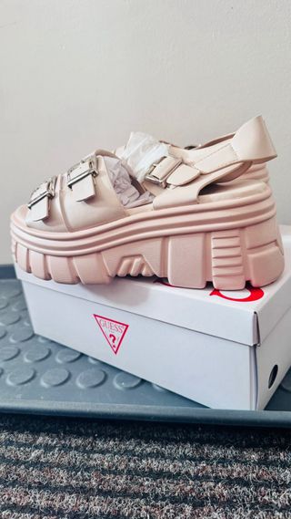 Sandália plataforma creme