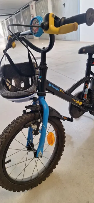 Bicicletta Bambino BTWIN 16 Insieme con il casco