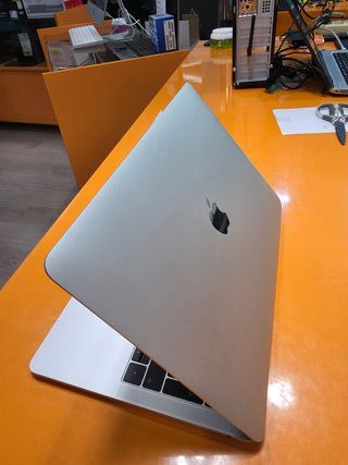 MacBook Pro 13 2K Intel Core i7 16GB RAM 1TB