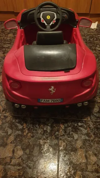 Coche eléctrico infantil Ferrari rojo