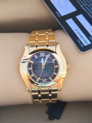 Reloj Optima Negro y Dorado Mujer Negociable