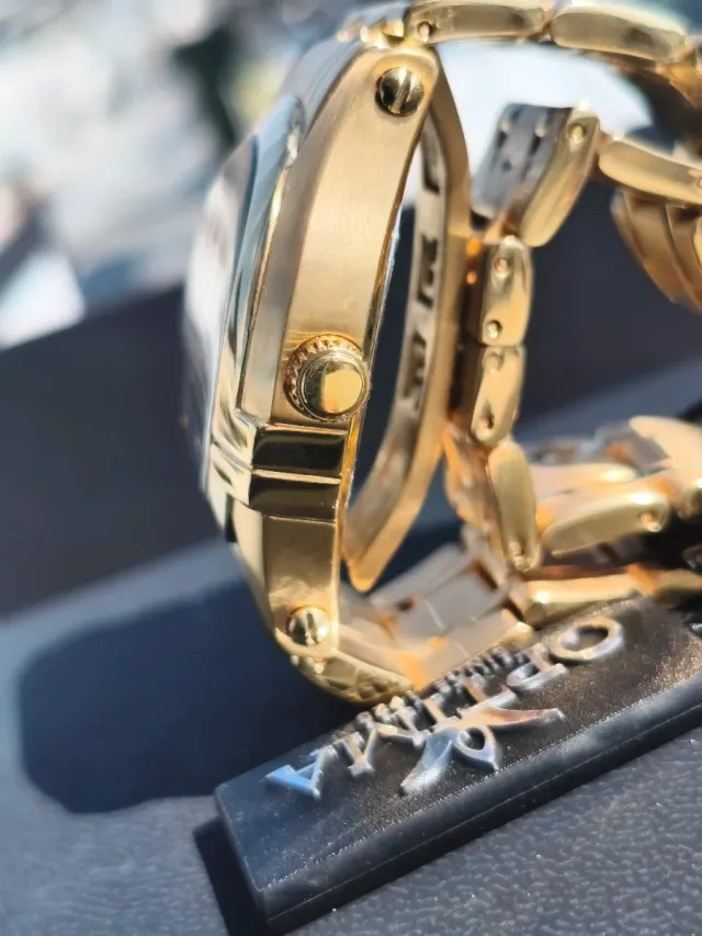 Reloj Optima Negro y Dorado Mujer Negociable