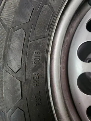 Llanta con cubierta VW T5 T6