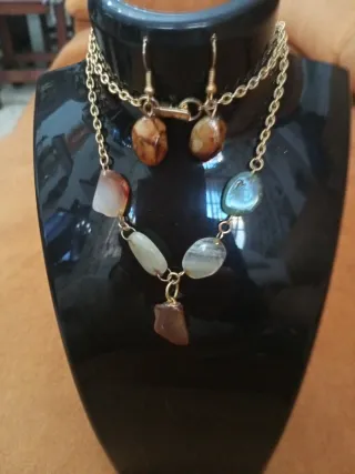 Conjunto collar y pendientes piedra antiguo