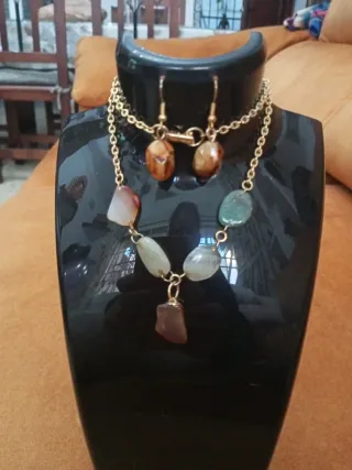 Conjunto collar y pendientes piedra antiguo