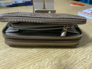 Billetera Guess Marrón y Dorada