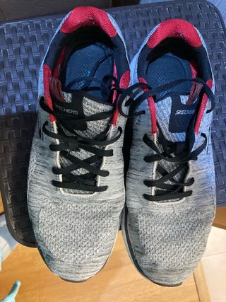 Zapatillas Skechers Gris y Rojo