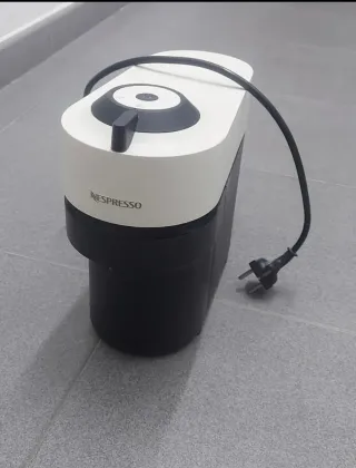 Cafetera Nespresso Blanca y Negra
