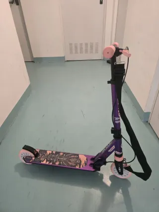 Patinete morado para niña