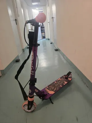 Patinete morado para niña
