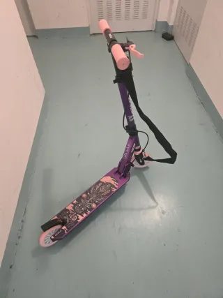 Patinete morado para niña
