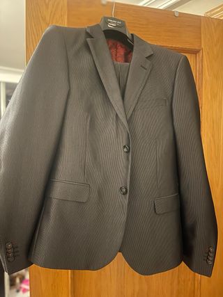 Traje gris hombre