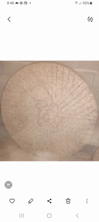 Piedra de molino antigua