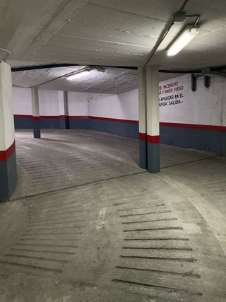 Garaje de 2 m de ancho y 4,5 m de largo.