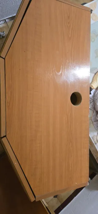 Vitrina de madera y cristal