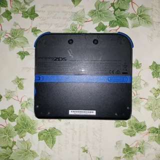 Nintendo 2DS Blu Nero Mariokart 7 + 1 gioco 3DS