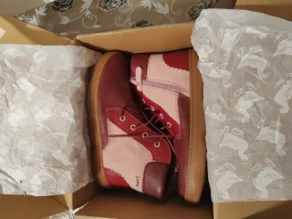 Botas Camper niña rosas y rojas