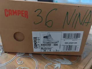 Botas Camper niña rosas y rojas