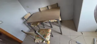 Mesa de cocina con sillas