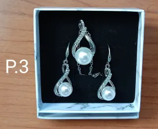 Conjunto de pendientes y colgante